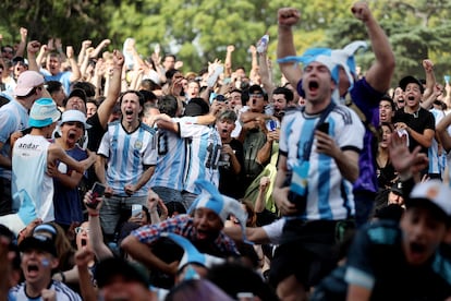 Mundial Qatar 2022: Fanáticos argentinos celebran en un parque de Buenos Aires