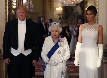 Donald Trump, la reina Isabel II y Melania Trump