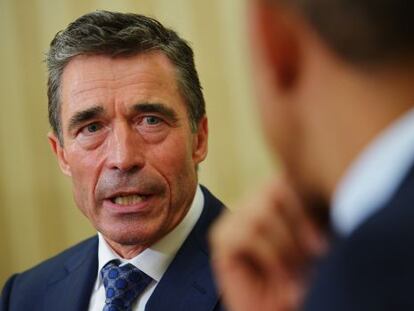 El secretario general de la OTAN, Anders Fogh Rasmussen, en conversaci&oacute;n con Obama.