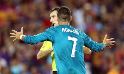 Cristiano tras ser expulsado en la ida de la Supercopa de España.