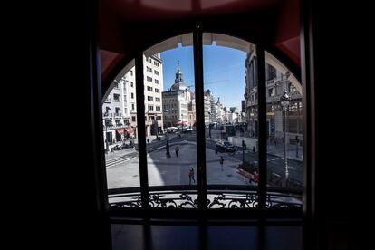 Vista de la calle Alcalá desde el restaurante de la primera planta del hotel. 