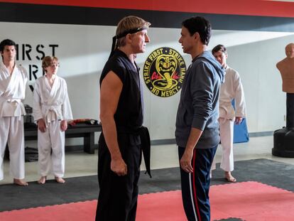 William Zabka y Ralph Macchio, en la segunda temporada de 'Cobra Kai'.