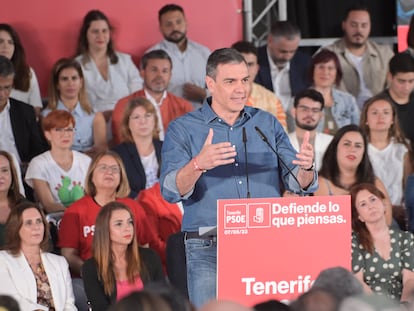Pedro Sánchez, durante un mitin del PSOE este domingo en Tenerife.