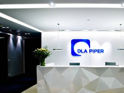 DLA Piper firma una alianza global con ACNUR