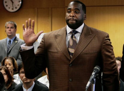 Kwame Kilpatrick presta juramento hoy en un tribunal de Detroit