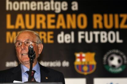 Laureano Ruiz, homenajeado por el Barcelona (2007).