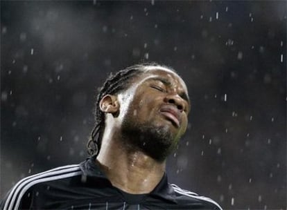 Drogba se lamenta tras un fallo