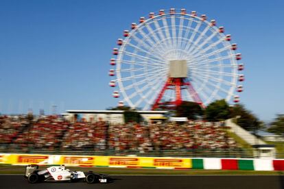 El piloto japonés Kamui Kobayashi, compite para acabar tercero.