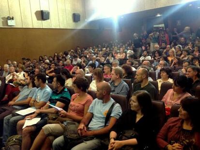 Imagen de la primera asamblea de la asociación Xarxa Cinema sacada de su página en Facebook.