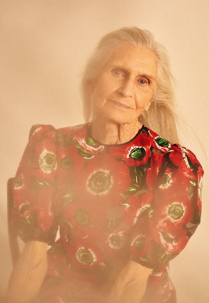 Daphne, con vestido de DOLCE & GABBANA (c. p. v.).