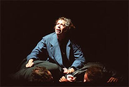 Un momento de <i>Hermanos de sangre</i>, en el teatro Lara.