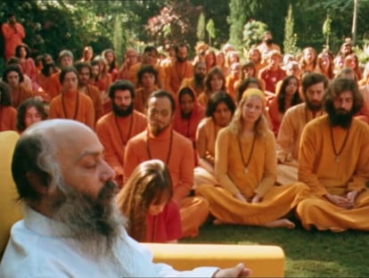 Seguidores de Osho en una imagen de los 70.