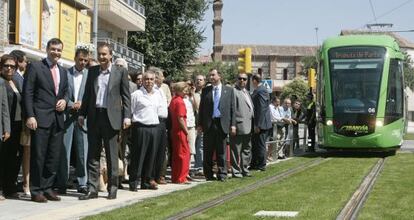 Inauguración del tranvía en 2007, con Zapatero y Gómez.