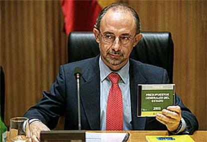 Cristóbal Montoro, durante la presentación ayer de los Presupuestos en el Congreso. PLANO MEDIO - RETRATO