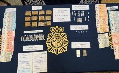 Material requisado por la Policía Nacional en Málaga por la venta de porros.