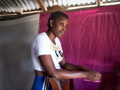 Upon becoming a teenage mother, Yésica Prensa dropped out of school. More than 20% of girls between the ages of 15 and 19 in the Dominican Republic have given birth.