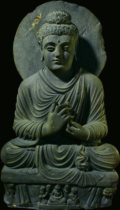 Escultura de Buda sedente de Gandhara (Pakistán), una de las más antiguas que se conocen, que probablemente data del siglo III.