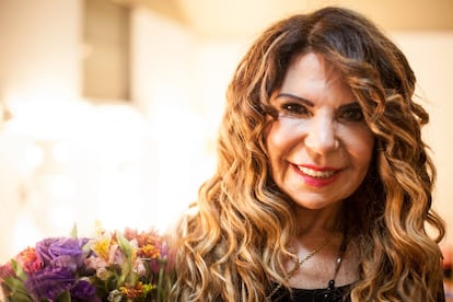 Uma das vozes mais conhecidas do Brasil, Elba Ramalho, descobriu o câncer de mama em 2010. A cantora já falou abertamente sobre a doença em diversas ocasiões. Na revista 'Voe Gol' aconselhou as mulheres: "O câncer é uma doença comum, o nome é que é um fardo, mas não encare dessa forma".