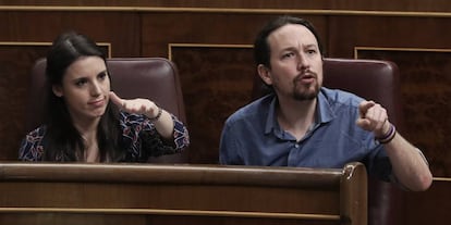 Irene Montero y Pablo Iglesias, en el Congreso, en una sesión de control en mayo.