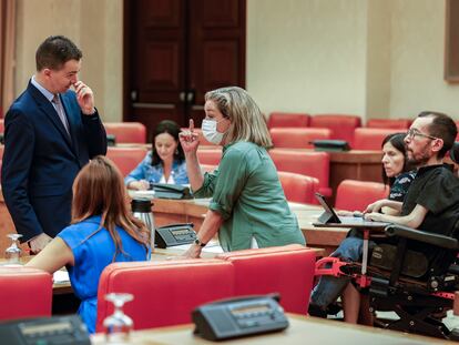 Los portavoces del PSOE, Coalición Canaria y Unidas Podemos, Héctor Gómez, Ana Oramas y Pablo Echenique, durante la reunión de la Junta de Portavoces de este miércoles en el Congreso.