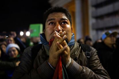 Ambiente en la plaza de San Marcos tras conocer que el cardenal argentino Jorge Mario Bergoglio es elegido papa con el nombre de Francisco.