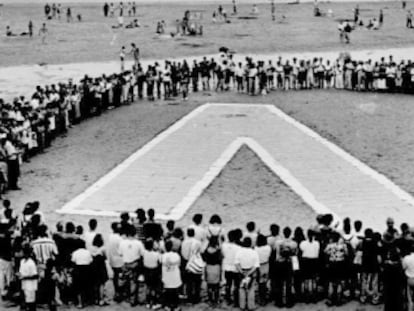 Acto del 8 de julio de 1995 en la playa de la Conha de San Sebastián para pedir la liberación de Aldaya