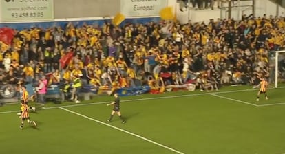 El derbi cataln entre el Europa y el Sant Andreu tuvo que suspenderse este domingo en el minuto 47 por la cada de una valla en el gol norte del Nou Sardenya. AS TV