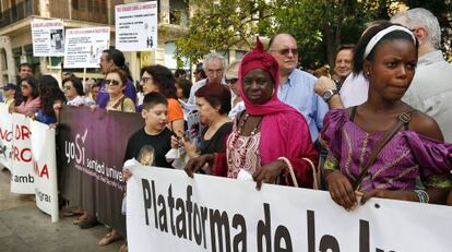 Cabecera de la concentraci&oacute;n contra la reforma sanitaria en la Plaza de la Virgen de Valencia. 