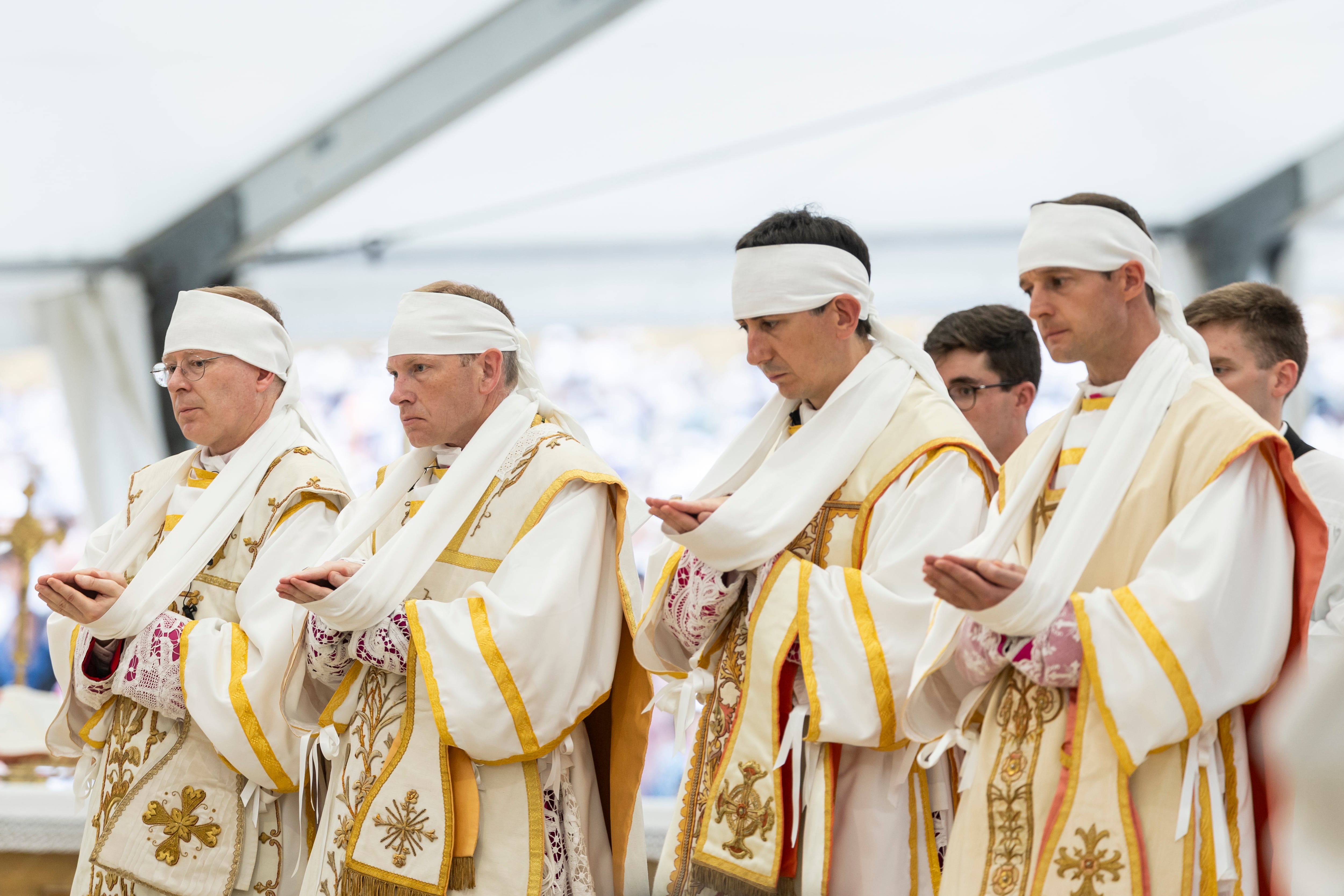 Cisma en la Iglesia: los ‘lefebvrianos’ ordenan cuatro obispos sin permiso del Papa y caen en la excomunión automática