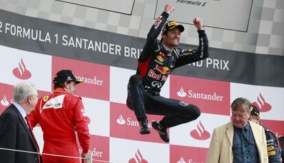 Webber celebra el triunfo en el podio