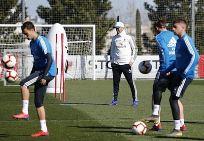 Zidane planeó una sesión que arrancó con un circuito en el que los futbolistas combinaron trabajo físico y balón, según comunicó el club.