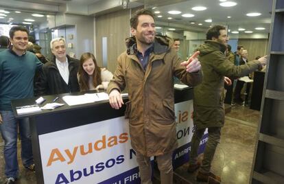 Borja Sémper, en la nueva sede abierta en San Sebastián por el colectivo Ayudas+Justas.