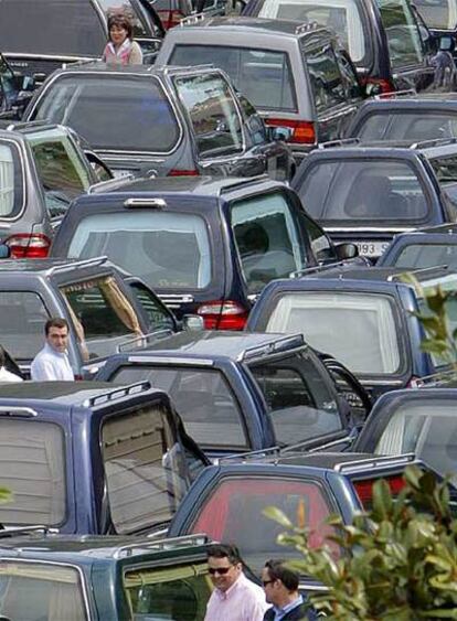 El centro de Santiago, colapsado por la protesta de de coches fúnebres.