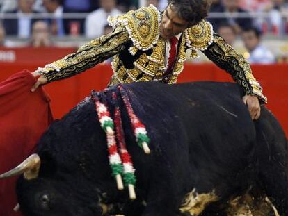 Jos&eacute; Tom&aacute;s torea en la &uacute;ltima corrida en La Monumental de Barcelona en septiembre de 2011.