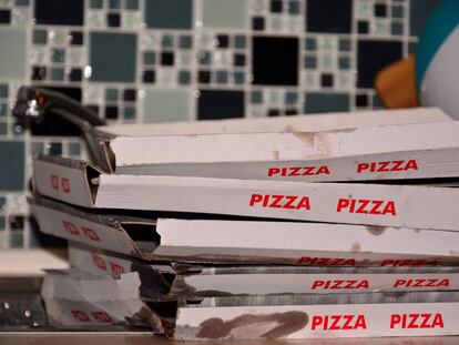 ¿Acumulas las cajas de pizza en la mesa del salón? Pereza o desinformación
