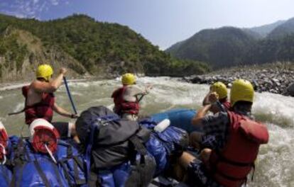 'Raftign' en el río Sun Kosi, Nepal.