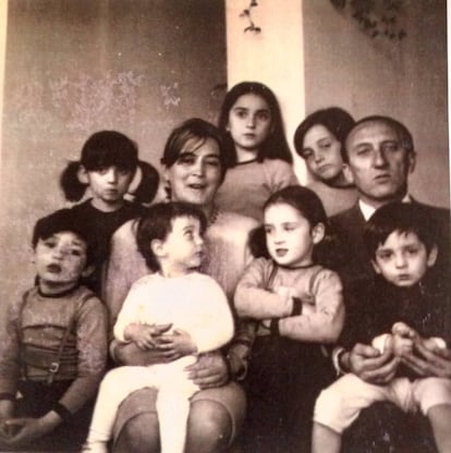 Imagen del carné de familia numerosa de los Sáenz de Oiza-Guerra al completo. |