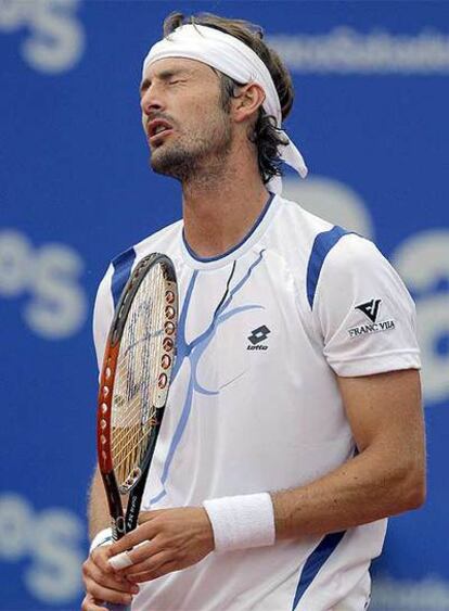 Juan Carlos Ferrero se lamenta durante el partido con Igo Kunytsin.