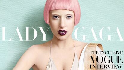 Lady Gaga, con el pelo rosa, en una de sus mejores portadas para la edición estadounidense de Vogue.