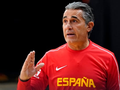 Sergio Scariolo, en un entrenamiento de la selección esta semana en La Fonteta. feb