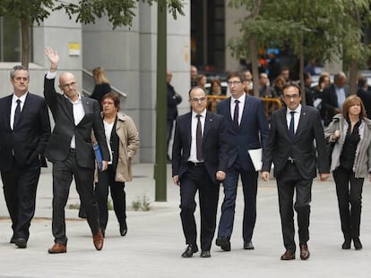 Former deputies in the Catalan regional government arrive at the Spanish High Court.