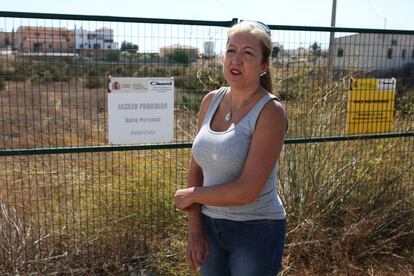 Ana María, una vecina de Palomares junto a la zona restringida. 