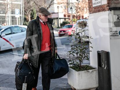 Luis Bárcenas, a su llegada al Centro de Inserción Social (CIS) Victoria Kent, en Madrid, el 27 de diciembre de 2022.