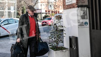 Luis Bárcenas, a su llegada al Centro de Inserción Social (CIS) Victoria Kent, en Madrid, el 27 de diciembre de 2022.