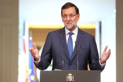 El presidente del Gobierno, Mariano Rajoy, ha comparecido hoy ante los periodistas tras la &uacute;ltima reuni&oacute;n del Consejo de Ministros antes del par&eacute;ntesis de agosto para hacer balance pol&iacute;tico y econ&oacute;mico de los siete primeros meses del a&ntilde;o y de las expectativas hasta el final de 2014 y de la legislatura. Rajoy espera llegar a acuerdos con el nuevo l&iacute;der del PSOE, Pedro S&aacute;nchez, respecto al modelo de Estado, la Uni&oacute;n Europea, Defensa y Asuntos Exteriores, porque &#039;son pol&iacute;ticas que no deben cambiar por los meros cambios de gobierno&#039;.(DVD 682)