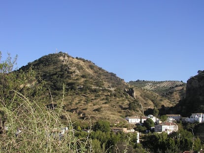 Cerro de la Cruz, donde se levantaba el poblado íbero, en Almedinilla.