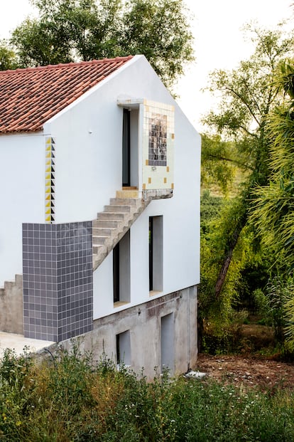 Exterior de la casa-estudio de Miki Leal.