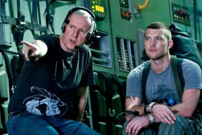 James Cameron, a la izquierda, durante el rodaje de <i>Avatar, </i><b>con Sam Worthington. </b>