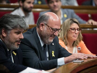 Els diputats de Junts per Catalunya Albert Batet, Eduard Pujol i Elsa Artadi, dimecres al Parlament.