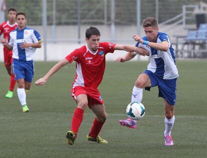 J&oacute;venes futbolistas en un partido de juveniles entre el Lleida y el Espanyol. 